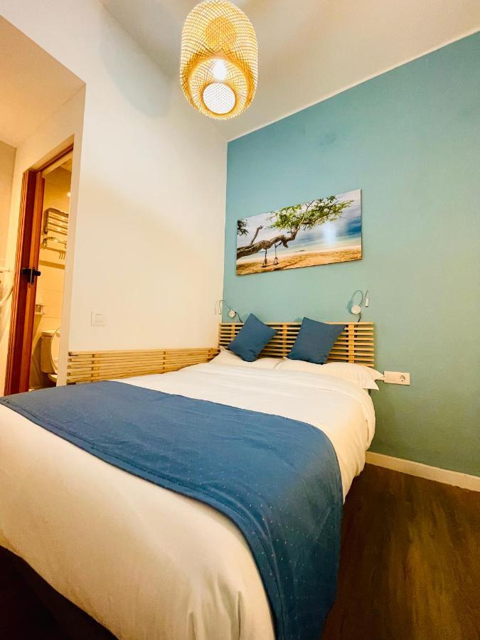 Pension Bertolin Barcelona Bagian luar foto
