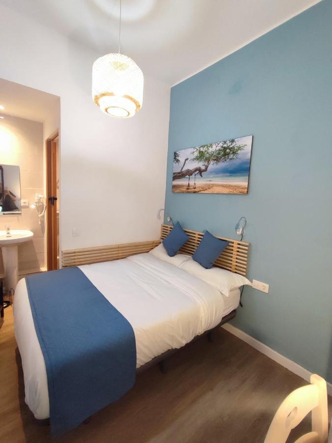 Pension Bertolin Barcelona Bagian luar foto