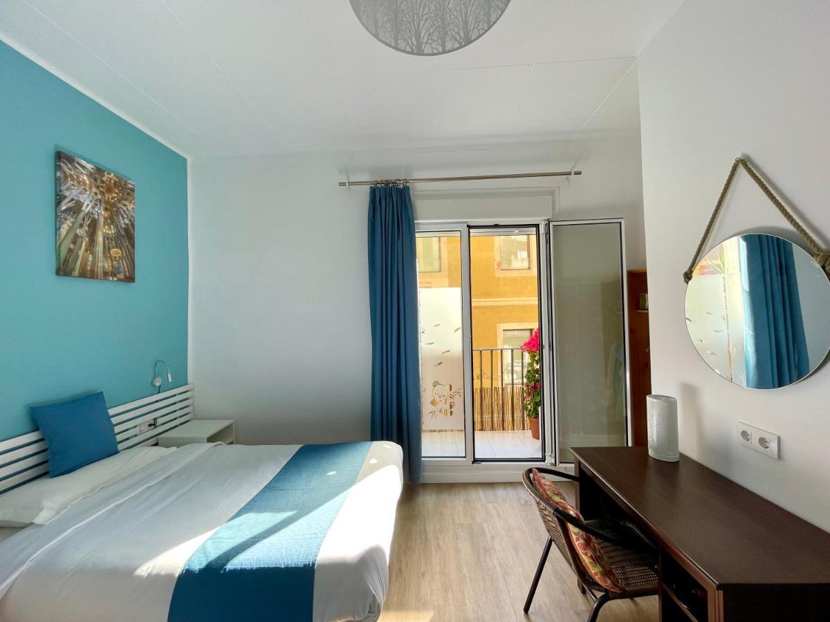 Pension Bertolin Barcelona Bagian luar foto