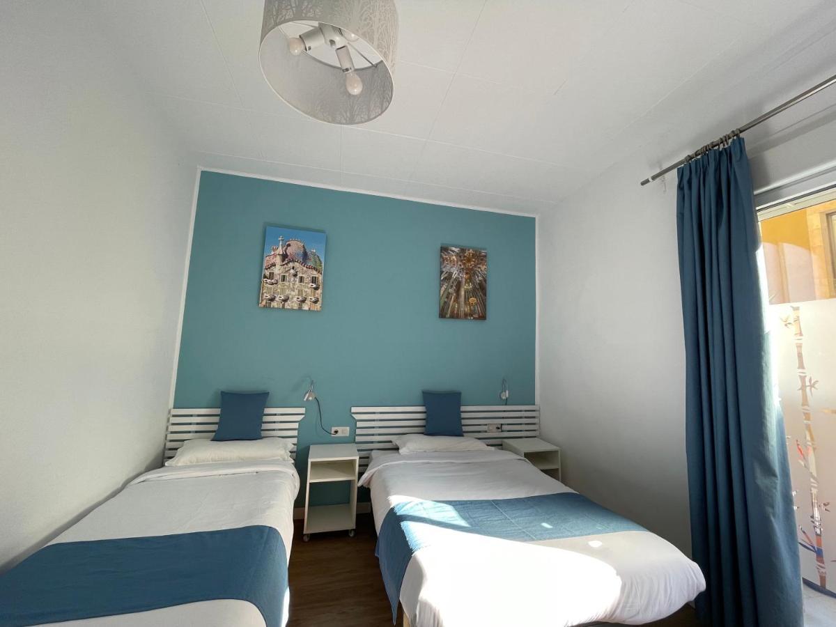 Pension Bertolin Barcelona Bagian luar foto