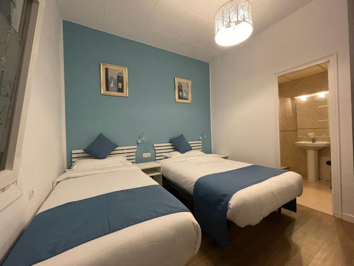 Pension Bertolin Barcelona Bagian luar foto