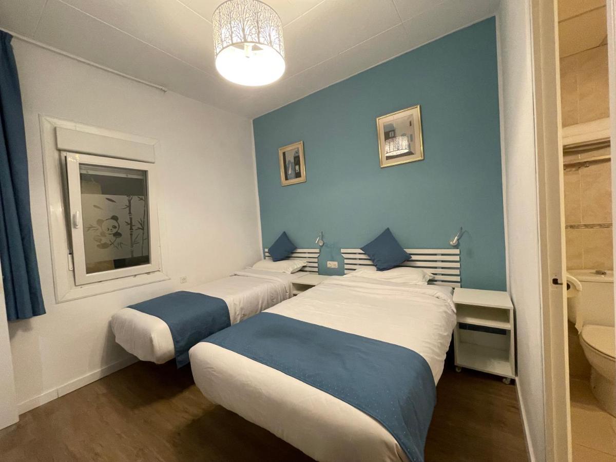 Pension Bertolin Barcelona Bagian luar foto