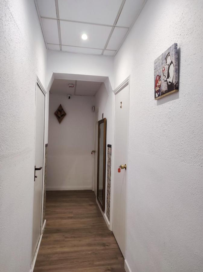 Pension Bertolin Barcelona Bagian luar foto