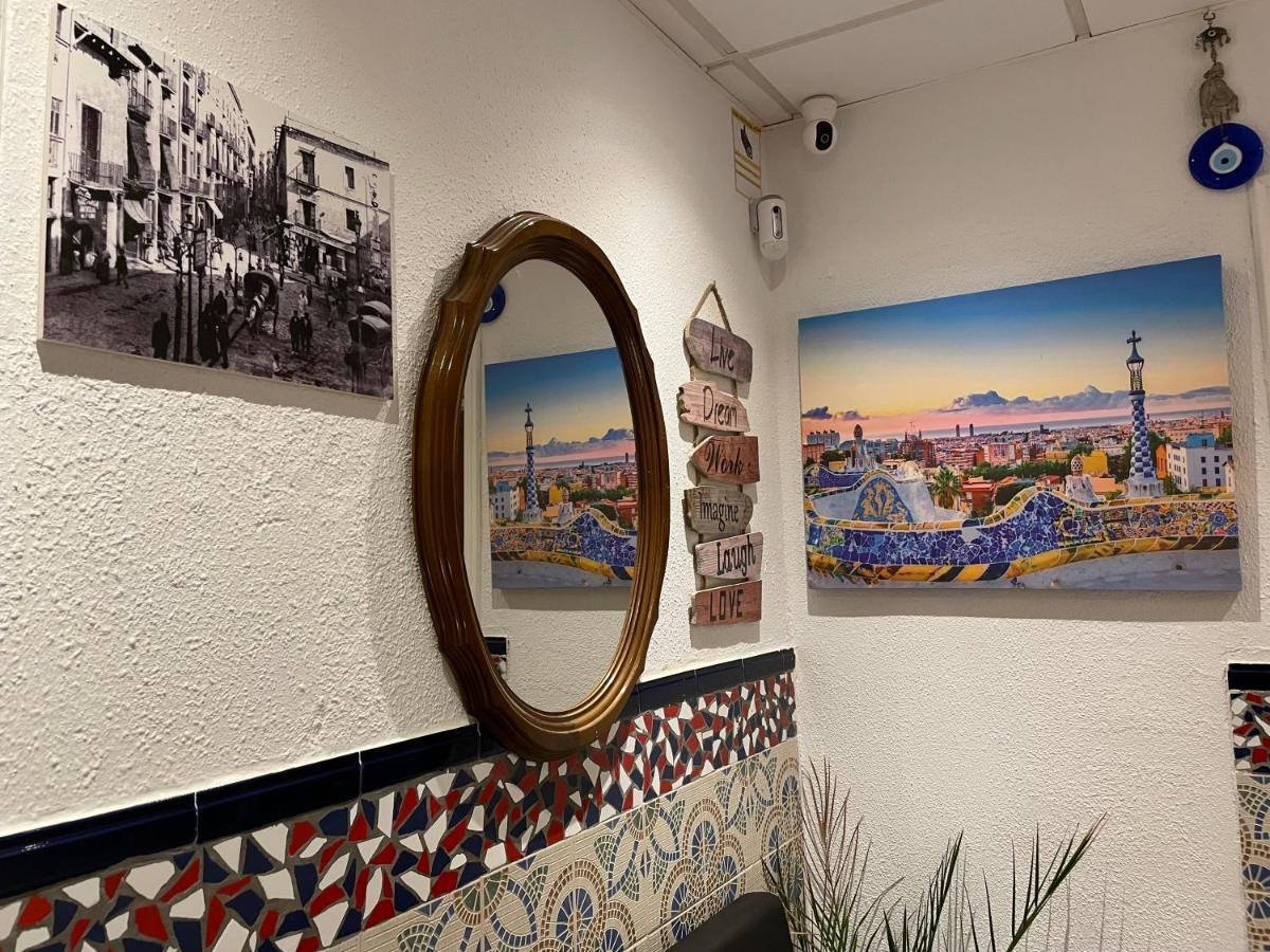 Pension Bertolin Barcelona Bagian luar foto