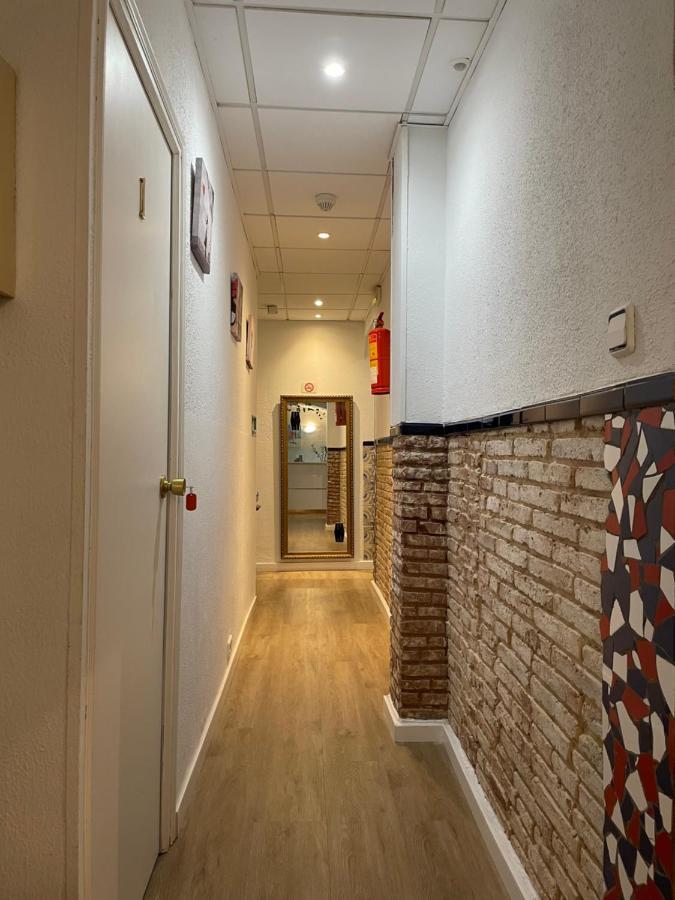 Pension Bertolin Barcelona Bagian luar foto